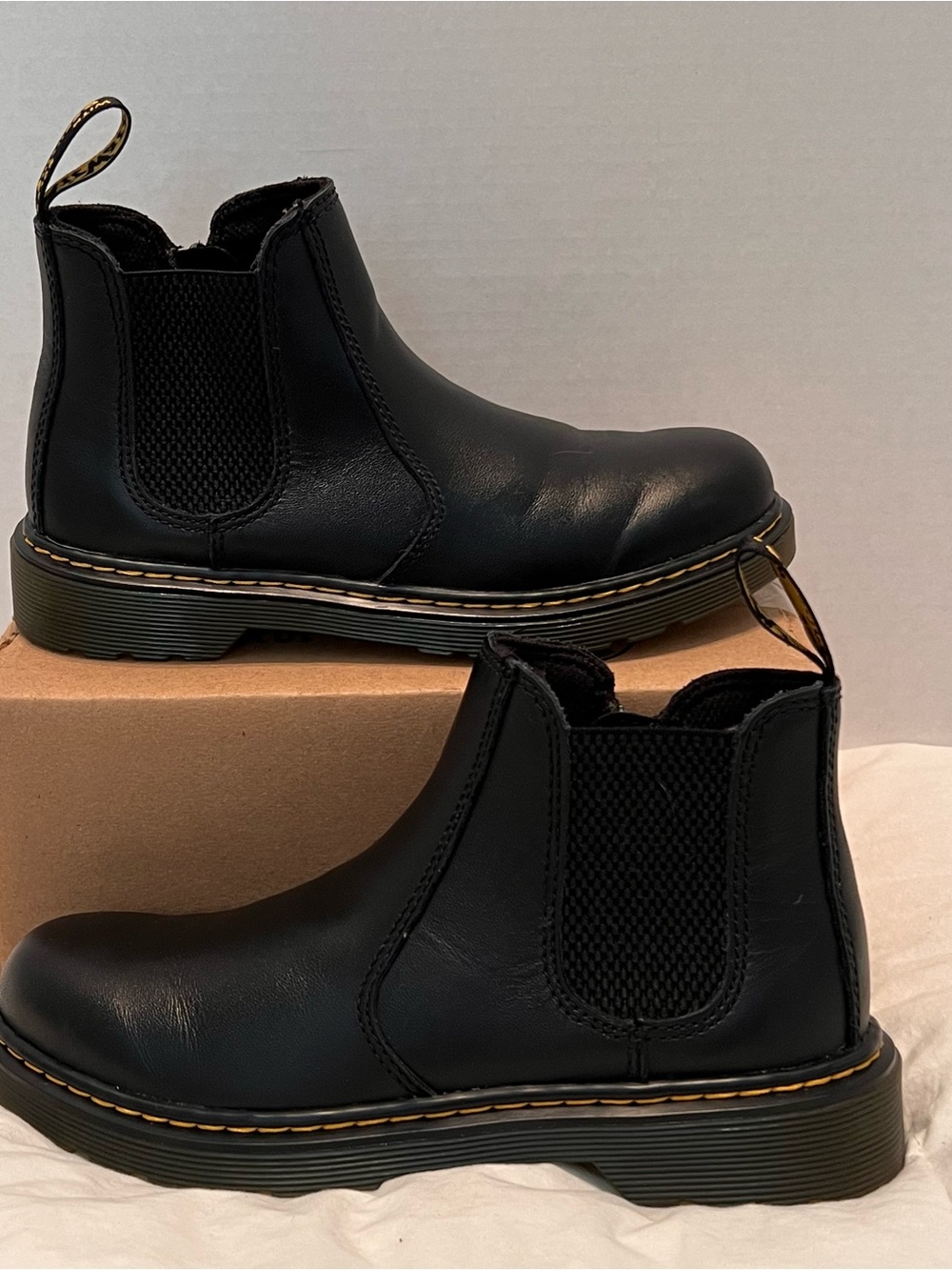 Youth Dr. Marten's Chelsea Boot 2976 j - Picture 3 of 10